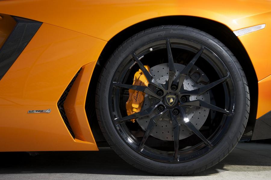  Lamborghini Aventador LP700-4 Roadster 2012 года  (фото 25 из 88)